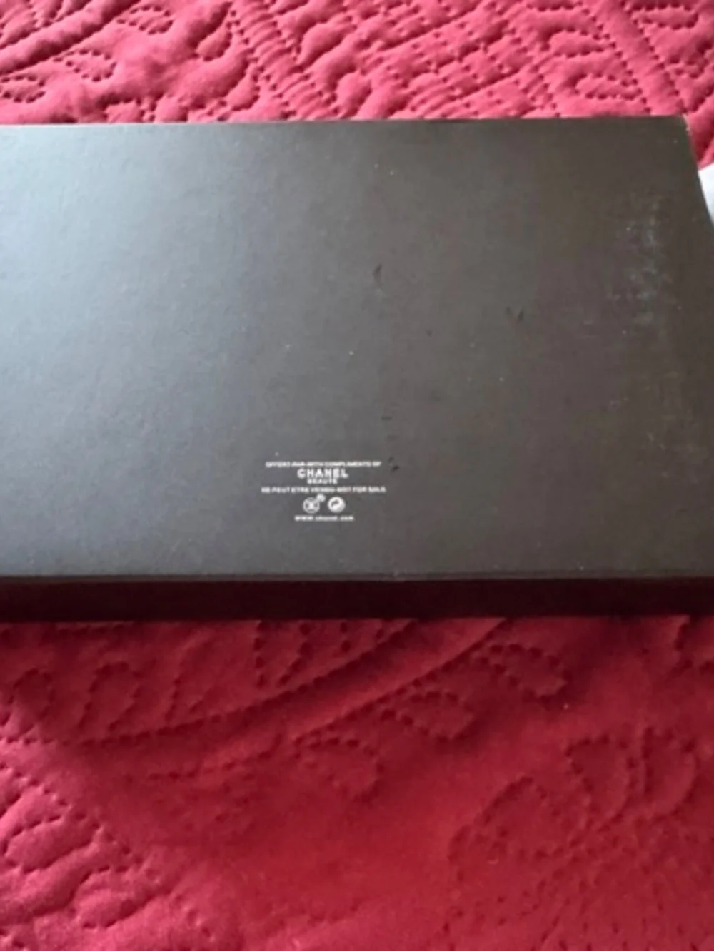 Chanel black/white box empty